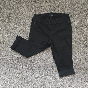 NWOT Torrid Black Crop Jeggings Size 16